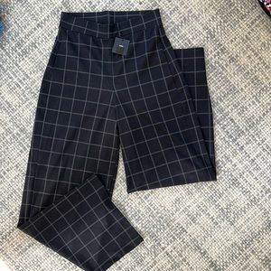 ZARA b+w high waisted, wide leg dress pants. Brand New, Never Worn — size M.